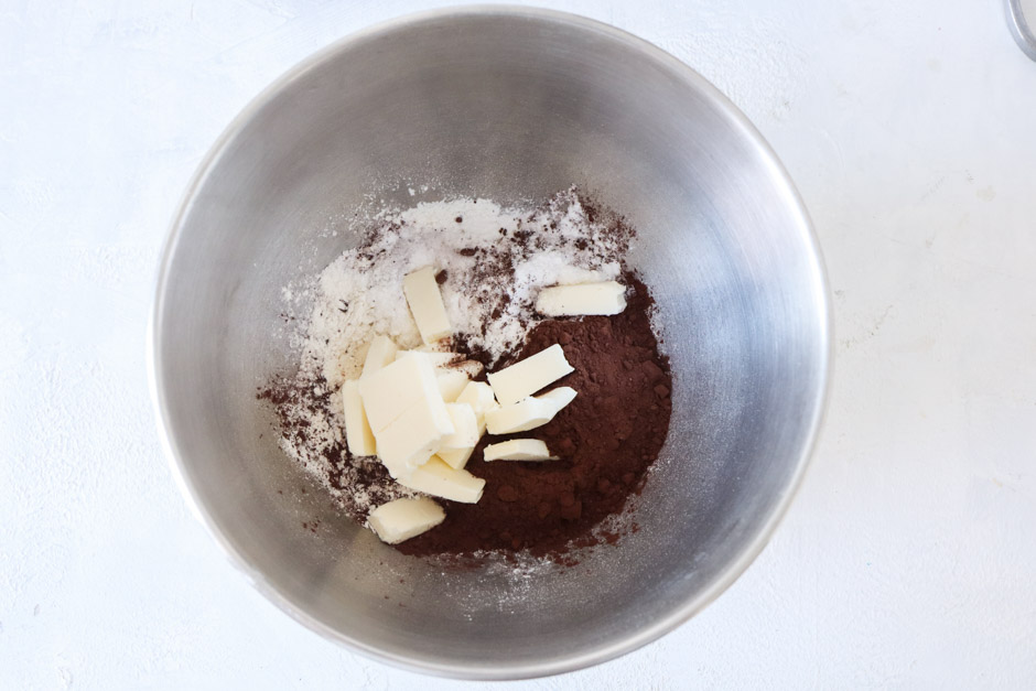 готовим шоколадное песочное тесто