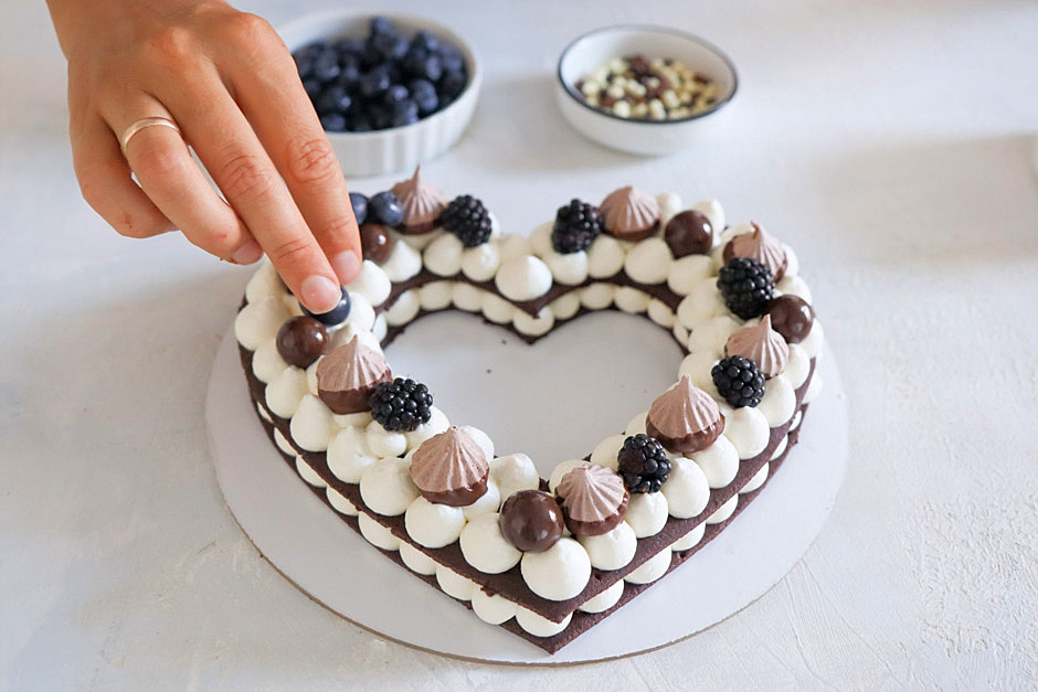 сборка торта сердце