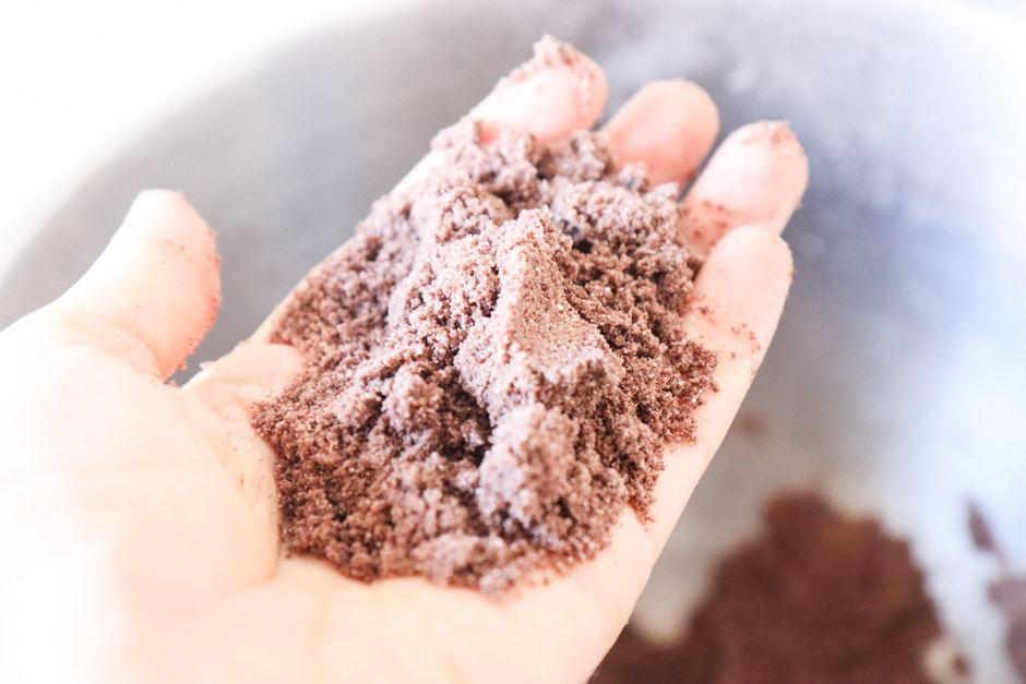 готовим шоколадное песочное тесто