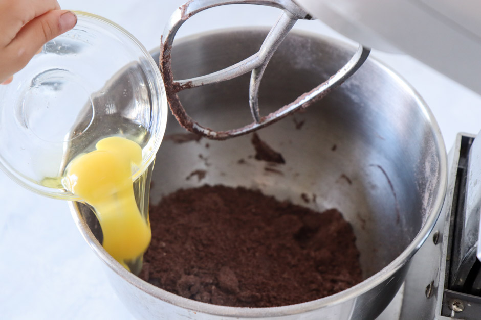 готовим шоколадное песочное тесто