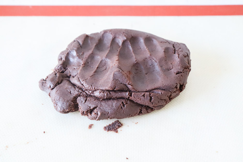 готовим шоколадное песочное тесто