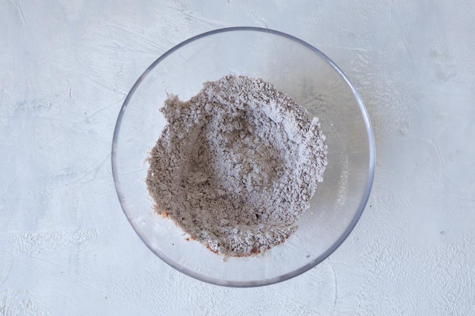 готовим бисквитный корж