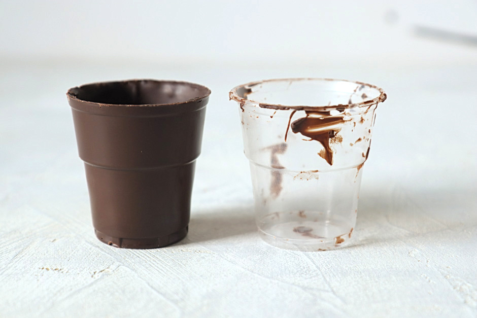 Готовим шоколадные стаканчики