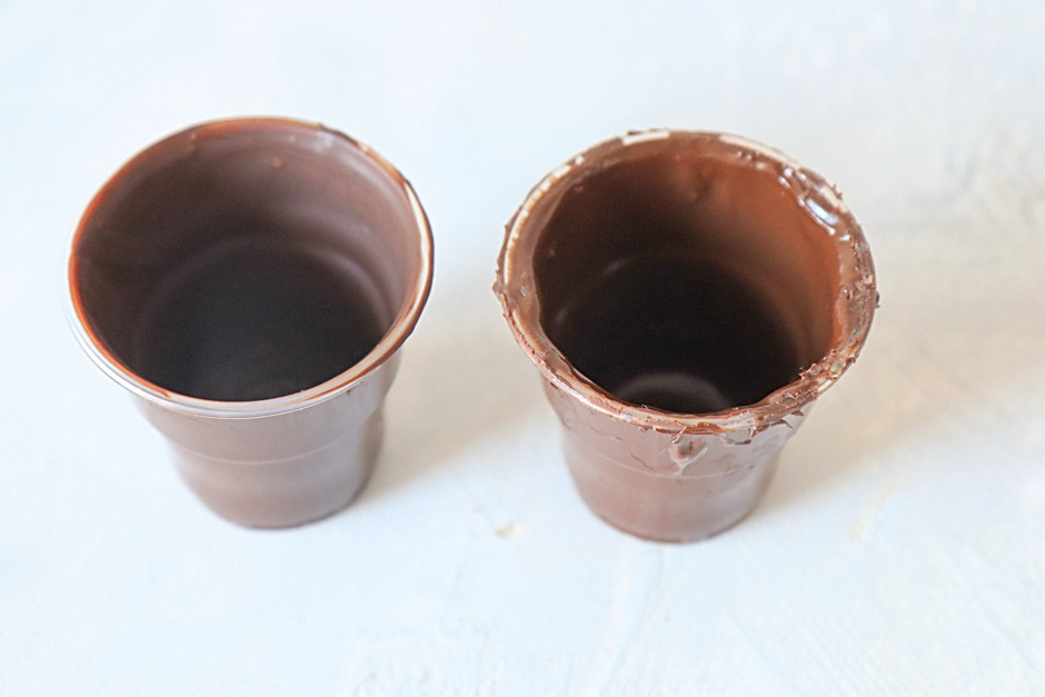 Готовим шоколадные стаканчики